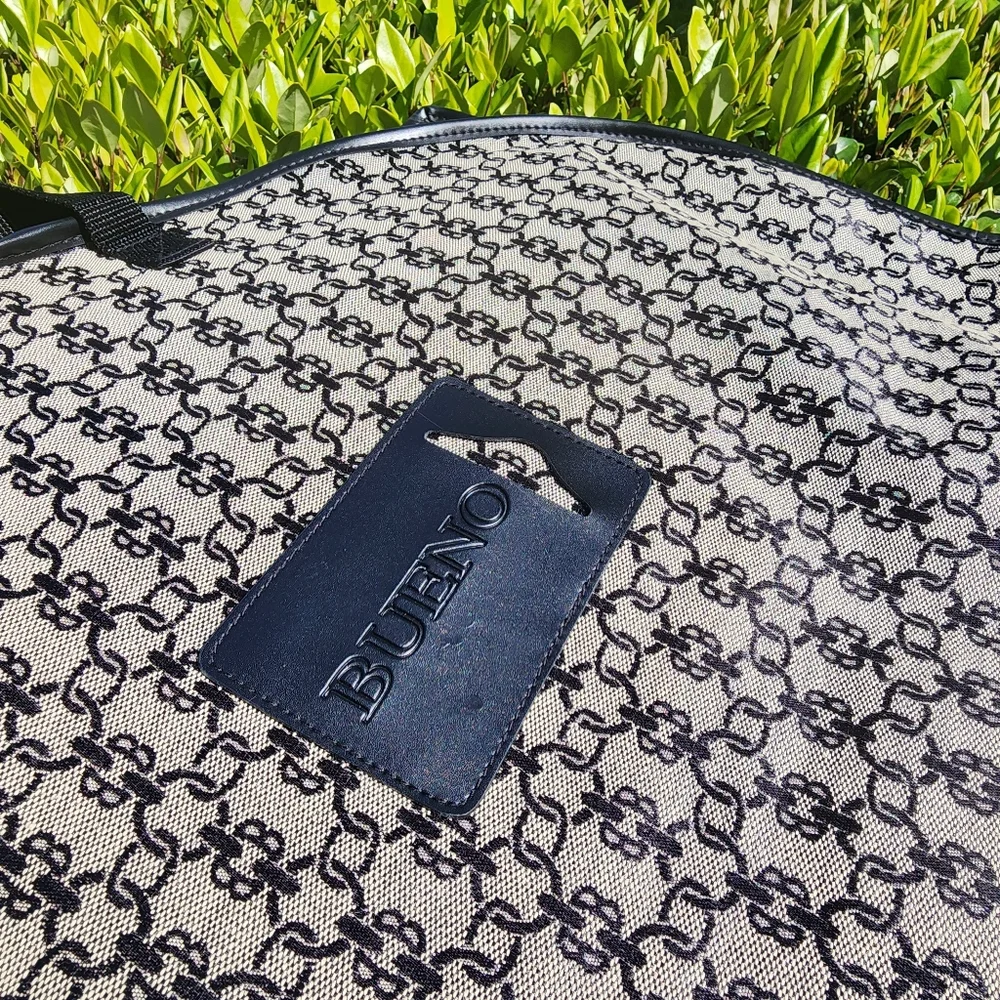 Bueno monogram garment